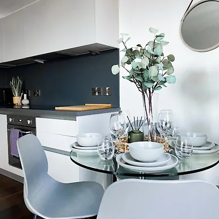 The Panda - Modern 2 Bedroom In Centre *