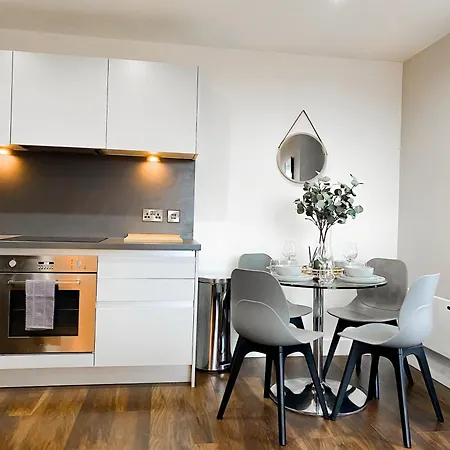 The Panda - Modern 2 Bedroom In Centre