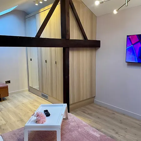 Pretty Pink Posh Penthouse Manchester