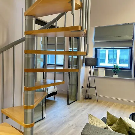 Emerald Escape 3 Bed 3 Bath Apartment *