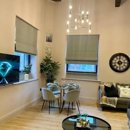 Emerald Escape 3 Bed 3 Bath *