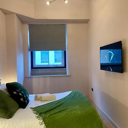 Apartment Emerald Escape 3 Bed 3 Bath Manchester