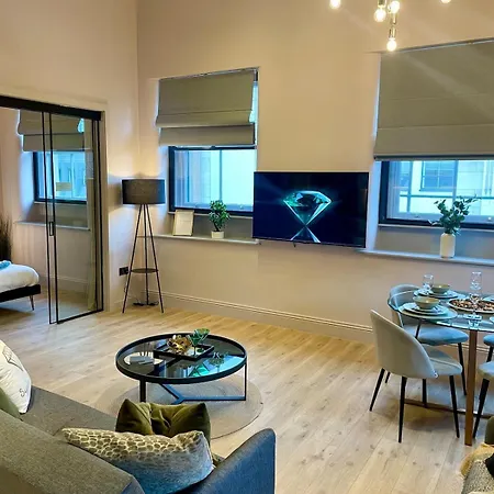 Emerald Escape 3 Bed 3 Bath