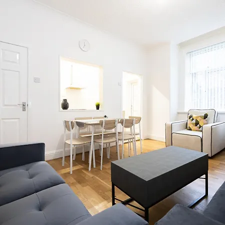 Feriehus Northside - Sleeps Up To 8, Mins From Heaton Park, Centre, Ao Arena, The Hospital *