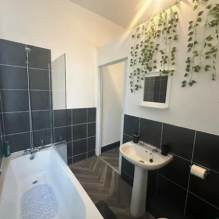 Large Spacious En-suite Plab Recommended Apartment Manchester