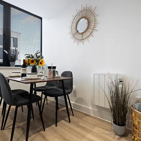 Modern Flat In By 53 Degrees Property, Ideal For Couples, 2 Bedrooms! 아파트