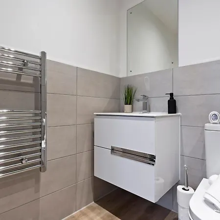 Modern Flat In By 53 Degrees Property, Ideal For Couples, 2 Bedrooms! Manchester