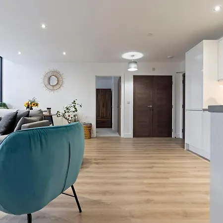 Apartment Modern Flat In By 53 Degrees Property, Ideal For Couples, 2 Bedrooms!
