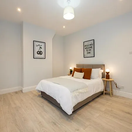 Free Parking - Close To Salford Royal Hospital & Trafford Centre Apartment Manchester