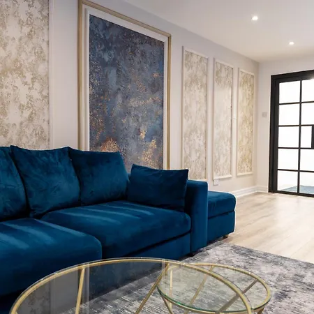 Luxury 3 Bed House Old Trafford Ferienhaus