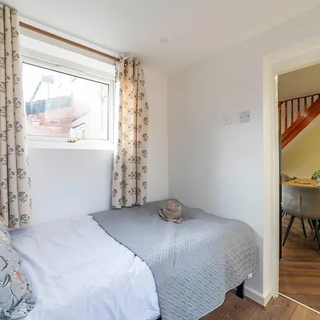 Beautiful Three Bedroom House - Escape 펜션 맨체스터