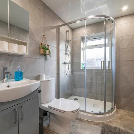 Ferienhaus Beautiful Three Bedroom House - Escape