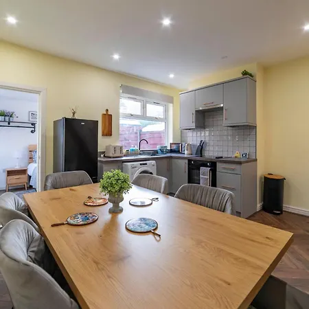 Ferienhaus Beautiful Three Bedroom House - Escape *