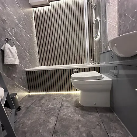 Διαμέρισμα Modern 2-bedroom Near With Free Parking