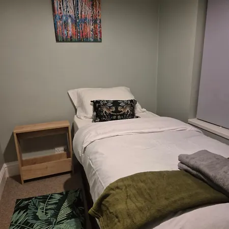 Séjour chez l'habitant The Reddish Retreat - Individual *