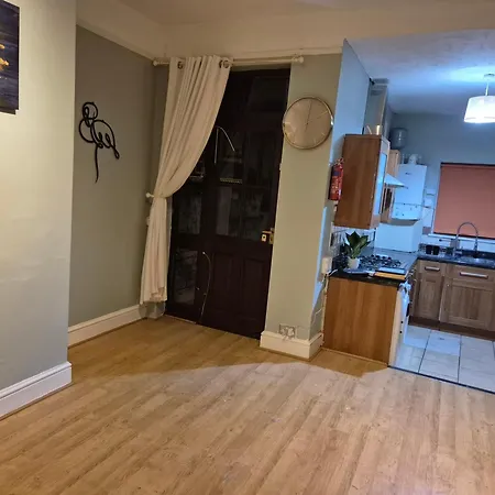 Séjour chez l'habitant The Reddish Retreat - Individual *