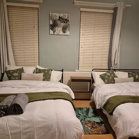 The Reddish Retreat - Individual Manchester