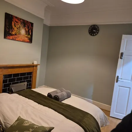 The Reddish Retreat - Individual * Manchester