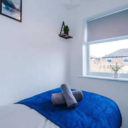 Apartment Modern 3-br Semi Detached House With Wifi And Kitchen By Brookland Serviced Short Lets Manchester
