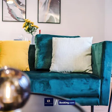 Large 1 Bedroom By Host A