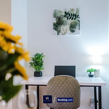 Large 1 Bedroom By Host A