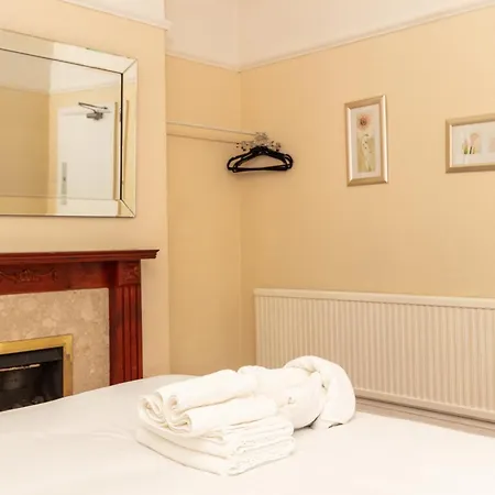 Charming 3bed In Eccles Central Ferienhaus Manchester