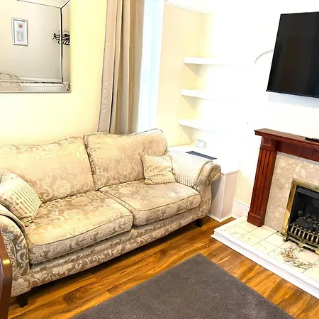 Ferienhaus Charming 3bed In Eccles Central