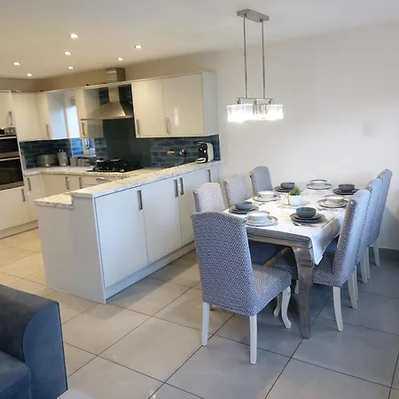 Luxury 4 Bedrooms Detached House Free Multi Cars Parking - Easy Access To Mancheater City Football Ground - City Centre & Motorways Vila