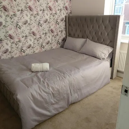 Vila Luxury 4 Bedrooms Detached House Free Multi Cars Parking - Easy Access To Mancheater City Football Ground - City Centre & Motorways