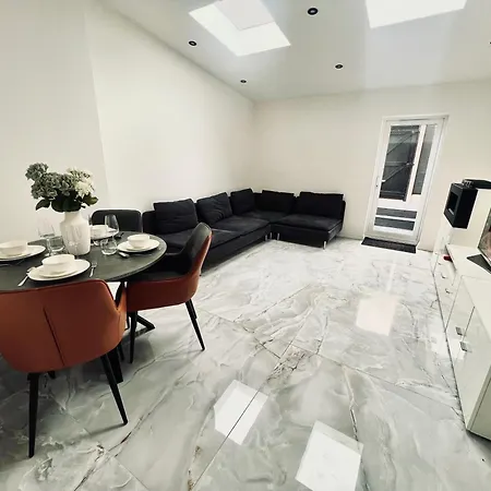 Гостевой дом Urban Nest 3 Манчестер