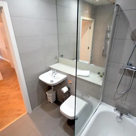 Life - 2-bed 1-bath Top-floor In New Cross