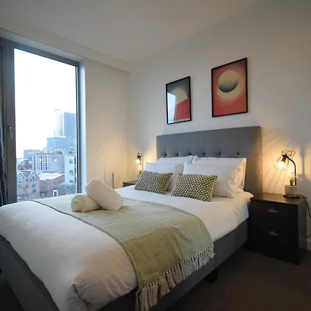 Life - 2-bed 1-bath Top-floor In New Cross *