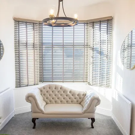 Richmond Retreat - Luxurious And Comfortable Spacious 2 Floor Apartman *