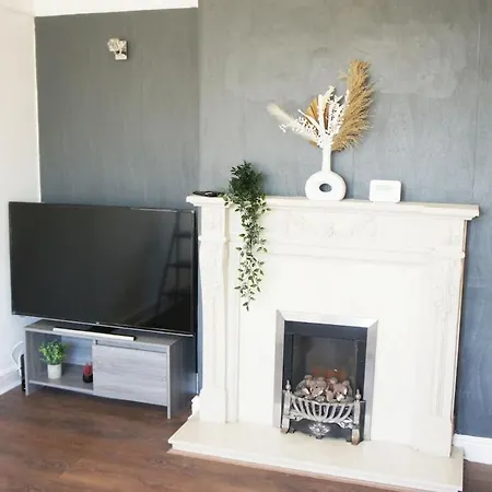 Swinton, * Manchester