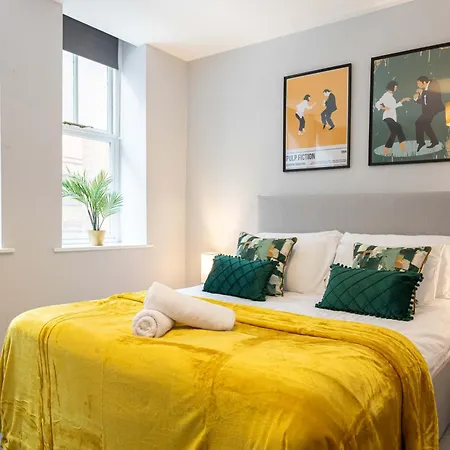 3 Bed Canal St Flat Sleeps 9 Centre * Manchester