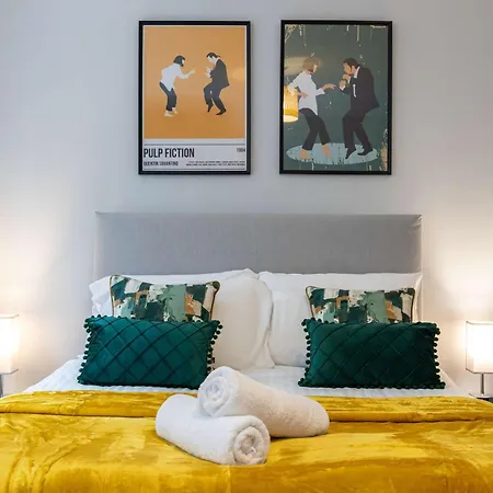 3 Bed Canal St Flat Sleeps 9 Centre Manchester