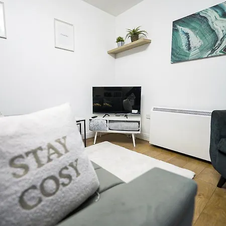 Modern Luxury 2 Bed Apartment, Sleeps 5 公寓 *