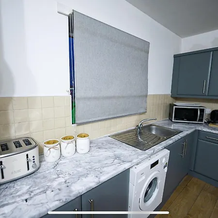 Modern Luxury 2 Bed Apartment, Sleeps 5 * Manchester