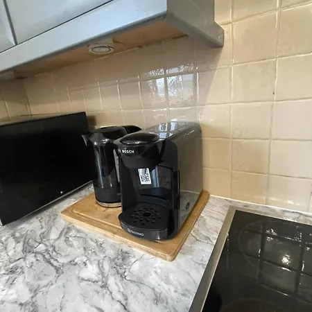 Apartment Modern Luxury 2 Bed Apartment, Sleeps 5