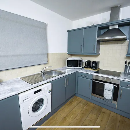 Modern Luxury 2 Bed Apartment, Sleeps 5 Apartment
