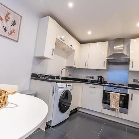 בית נופש Cosy Modern 3-bed Near Etihad, Coop Arena - Ao Arena And Center מנצ'סטר