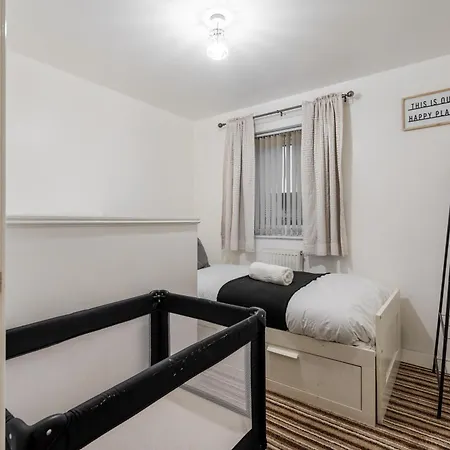 Holiday home Coop Arena & Etihad - Free Parking - Pool Table Manchester