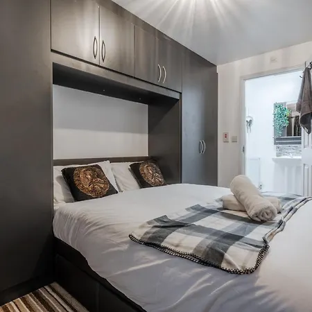 Holiday home Coop Arena & Etihad - Free Parking - Pool Table Manchester