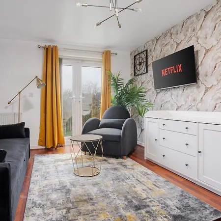 Coop Arena & Etihad - Free Parking - Pool Table Feriehus