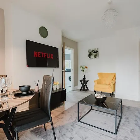 Spacious 3-bed In Didsbury *