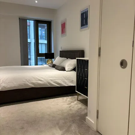 Entire Modern In Centre *