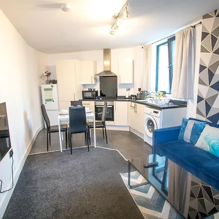 2 Bedroom Flat-free Parking *