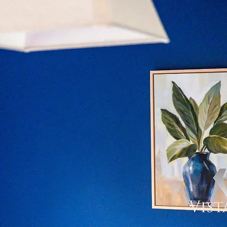 4 Bed House By Vista Short Lets & Serviced With Pool Table, Free Parking & Near بيت للعطل *