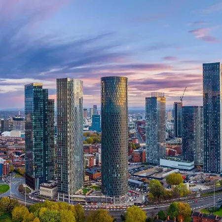 Quay House - Salford - 2bdr Sleeps 7, Spacious & Quiet - Free Parking - Close To Centre, United & The Lowry * Manchester