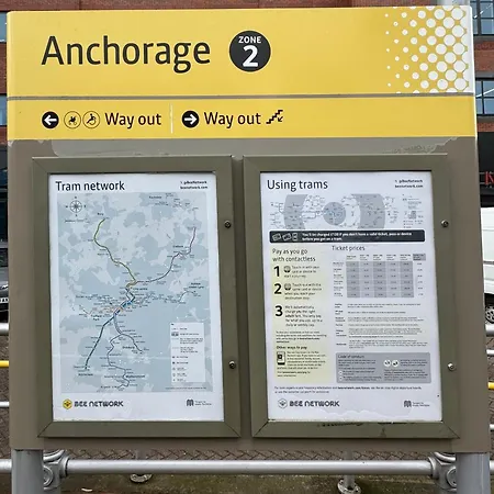 Quay House - Salford - 2bdr Sleeps 7, Spacious & Quiet - Free Parking - Close To Centre, United & The Lowry Apartment